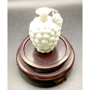 Vtg.‎ Japan Miniature Grapes Vase Pitcher w/ Leaf Handle - 3.5" Tall White Vase